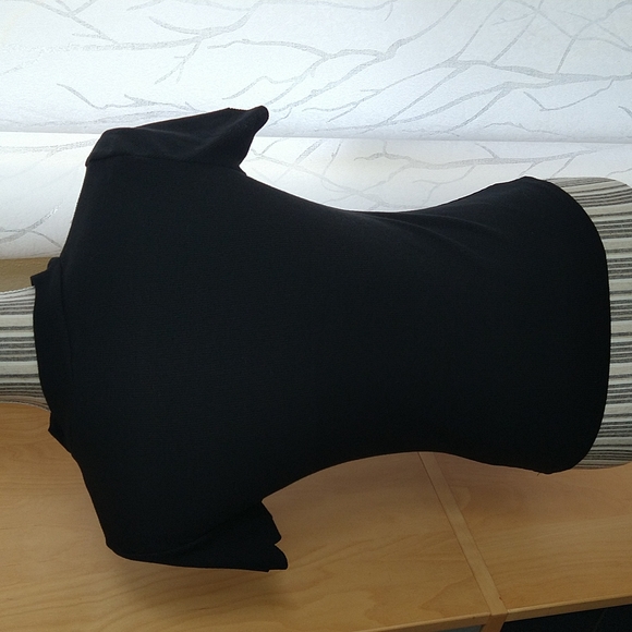 Shein top with cutout neckline that is scalloped - Picture 4 of 5